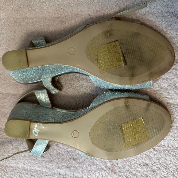 Bella Marie Silver Heeled Elegance - Picture 7 of 8